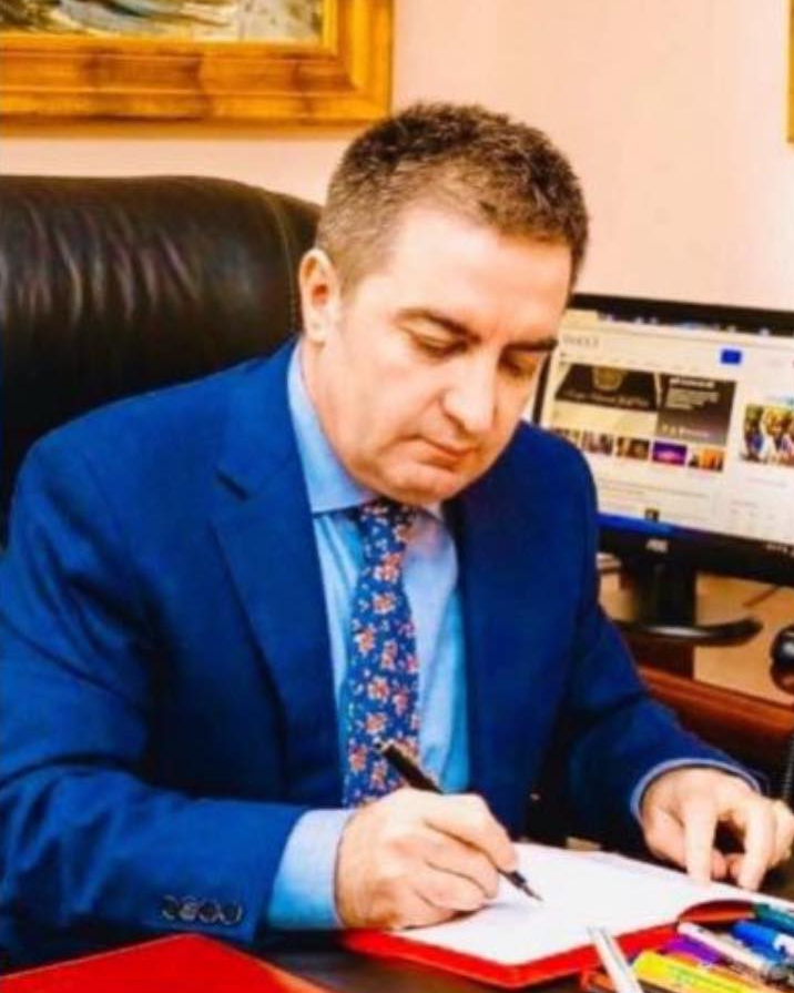 Albânia, 24 Ore, Albanês Dinjiteti në gjunjë – 24 ore