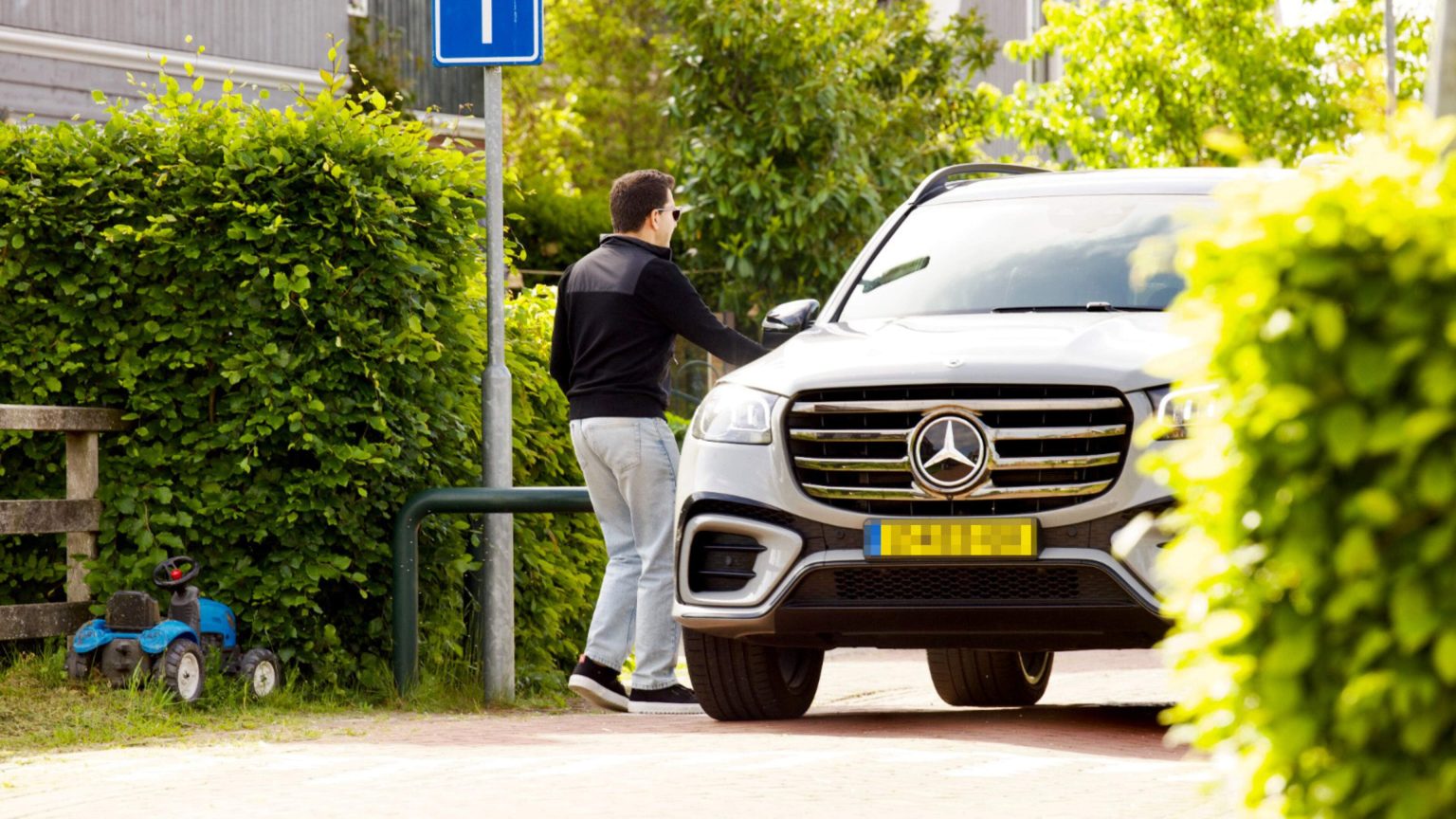Holanda, De Telegraaf, Holandês Kleine drie maanden na hun schokkende breuk: ’Scheiding Jan Smit en Liza bijna geregeld’, maar één ding valt op