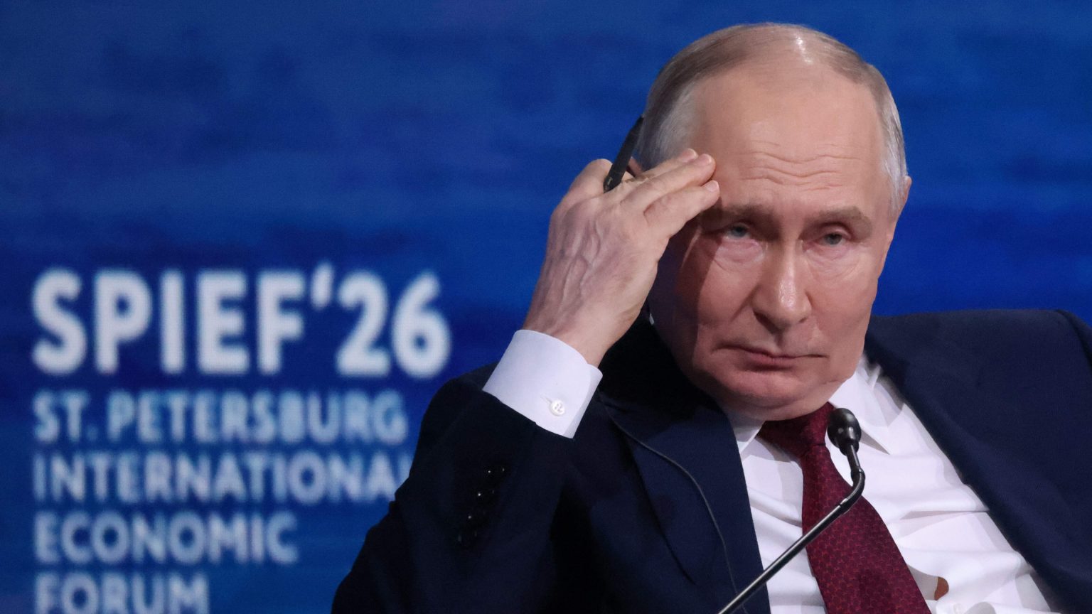 Holanda, De Telegraaf, Holandês  Ex-propagandist doet onthulling over Poetin: Russische leider krijgt al meer dan 10 jaar ’rooskleurig nieuws’ over Rusland voorgeschoteld