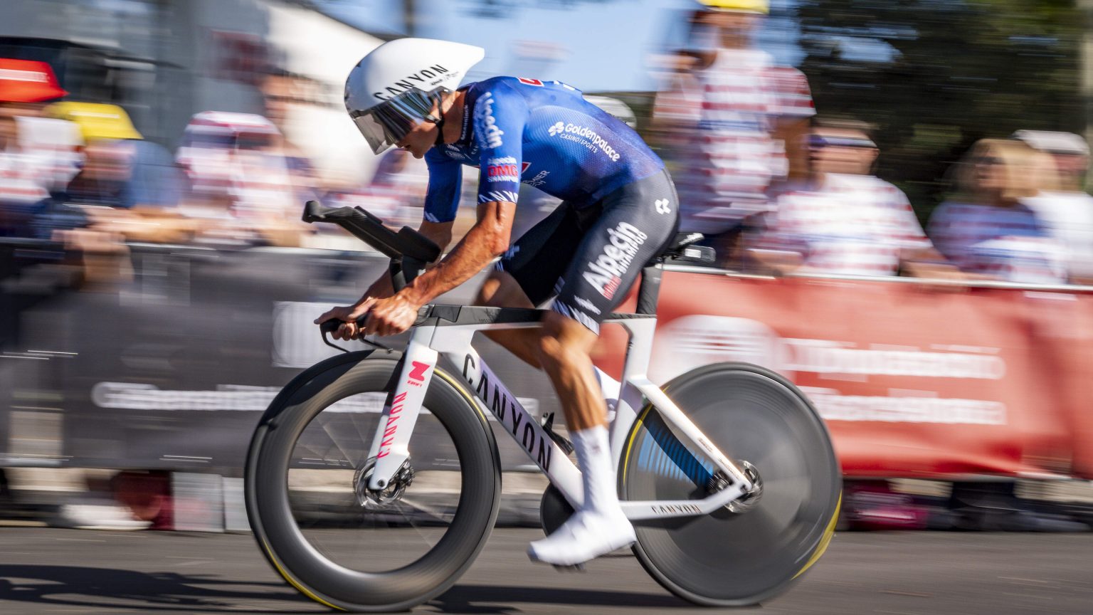 Holanda, De Telegraaf, Holandês  LIVE Tour de France | Twee Nederlanders in de kopgroep, finale rit 2 leent zich voor Mathieu van der Poel