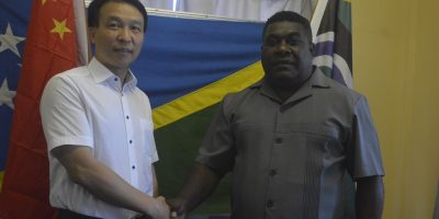 Deputy-General-Director-of-Foreign-Affairs-of-Fujian-Province-Peoples-Government-Chen-Guaquan-and-WP-Deputy-Premier-Brian-Lotikena.jpg