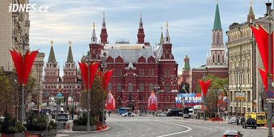 FOH492658c878_37IVERSARY_RUSSIA_PARADE.JPG