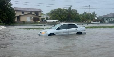 Flooding-on-Linford-Pierson-Highway-near-Agnes-Way-junction-Monday-morning-10-June.jpg