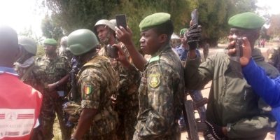 Guinean-soldiers-at-the-bordeer.jpg