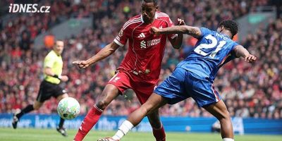 HLT85cce7b805_46SOCCER_ENGLAND_LIV_CHE.JPG