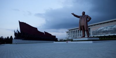 Kim-Il-Sung-statue.jpg