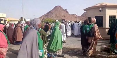 Les-pelerins-djiboutiens-en-immersion-dans-lhistoire-de-la-ville-benie-de-Medine-696x399.jpg