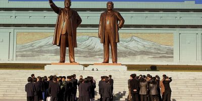 MANSUDAE_HILL_STATUES_OF_THE_GREAT_LEADERS_KIM_IL_SUNG_ANG_KIM_JONG_IL_PYONGYANG_CITY_DPRK_NORTH_KOR.jpeg