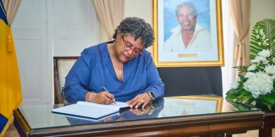 Prime-Minister-Mia-Mottley-signing-the-condolences-book-of-the-late-Rt-Excellent-Sir-Garfield-Sobers.jpeg