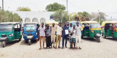 Tadjourah-les-conducteurs-de-bajaj-1-696x517.jpg