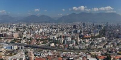 Tirana-nga-lart-apartamente-ndertesa-foto-Kadastra-300x169.jpg