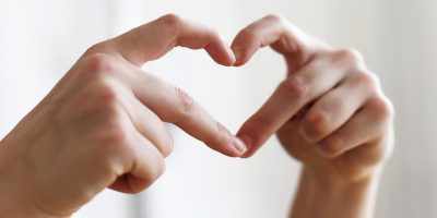 congerdesign-hands-7679387_1280.jpg