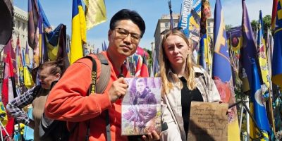kang-dong-wan-maidan-square-kyiv-ukraine-bereaved-family-fallen-soldier.jpg