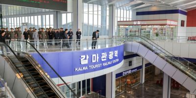 kim-jong-un-kalma-tourist-railway-station-wonsan.jpg
