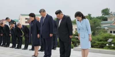 kim-jong-un-xi-jinping-friendship-tower-pyongyang.jpg