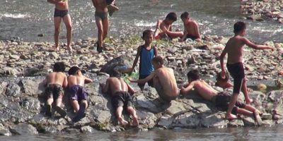 yalu-river-children-swimming-hyesan.jpg