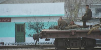 화물차-위-군인들-1.jpg